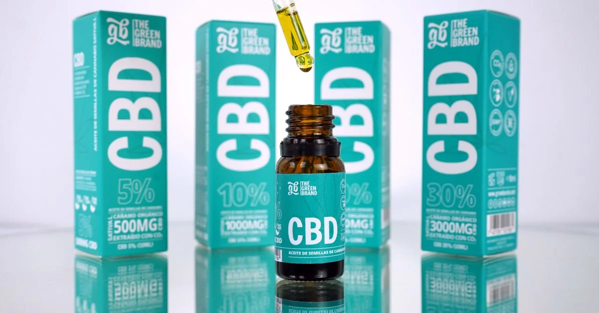 Aceite de CBD orgánico de The Green Brand con diversas concentraciones para el bienestar.